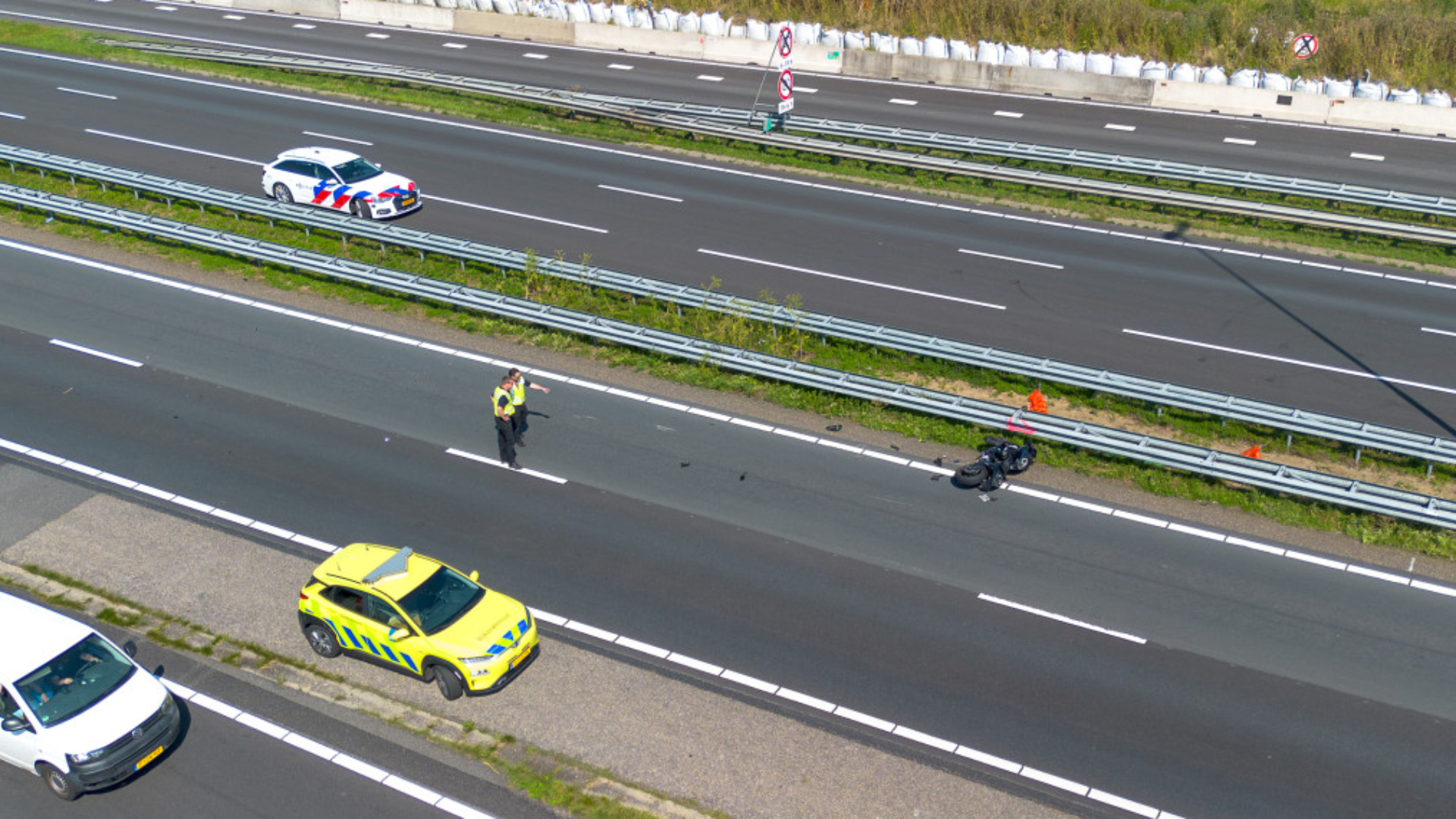 De A27 blijft nog tot 20:00 uur dicht voor het onderzoek.