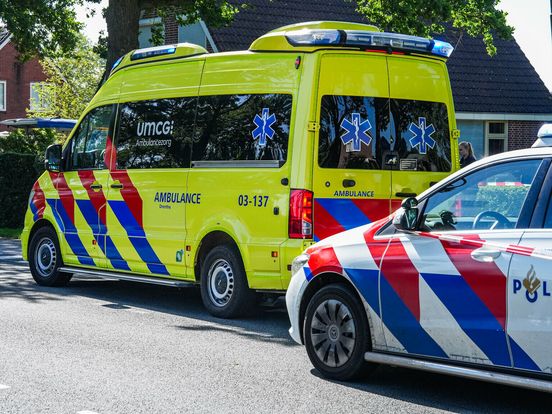 Fietser zwaargewond na botsing met automobilist in Klazienaveen