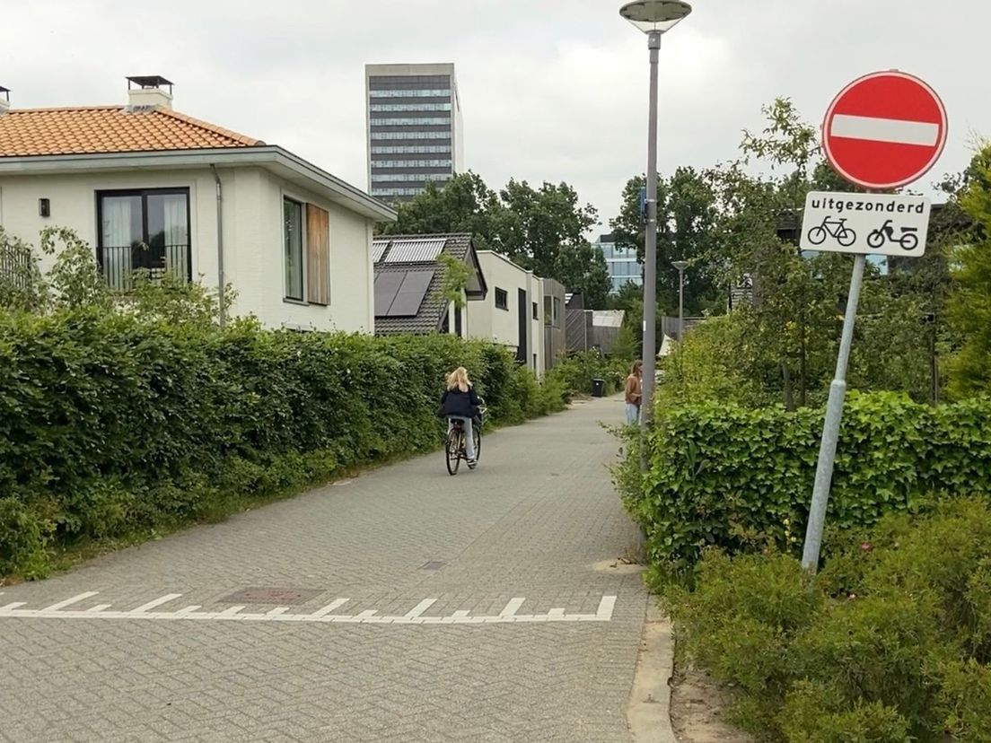Auto's mogen niet worden geparkeerd in de duurzame autoluwe wijk De Esch