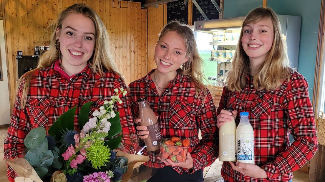 De 'boerenzusjes' Ivy (18), Suze (20) en Fien (16)