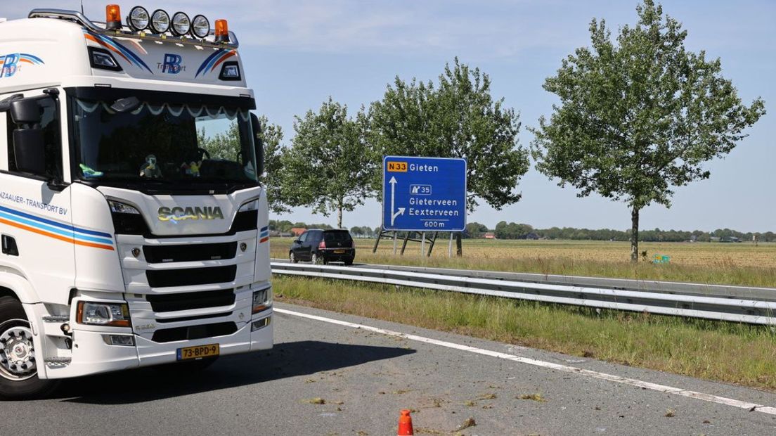 Het ongeluk gebeurde op de N33 tussen Gieterveen en Bareveld