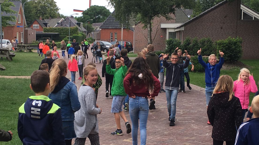 OBS De Hekakker in Norg loopt al twee jaar lang dagelijks de 1600 meter.
(Rechten: RTV Drenthe/Marjolein Lauret)