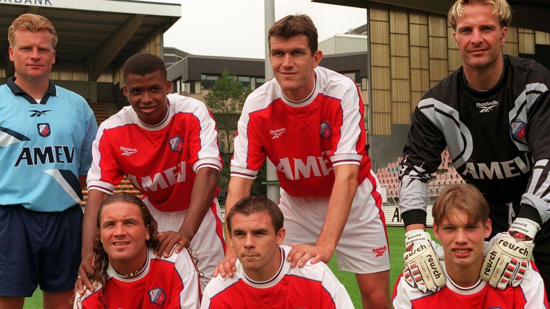 Stijn Vreven met de andere nieuwkomers bij FC Utrecht in 1999