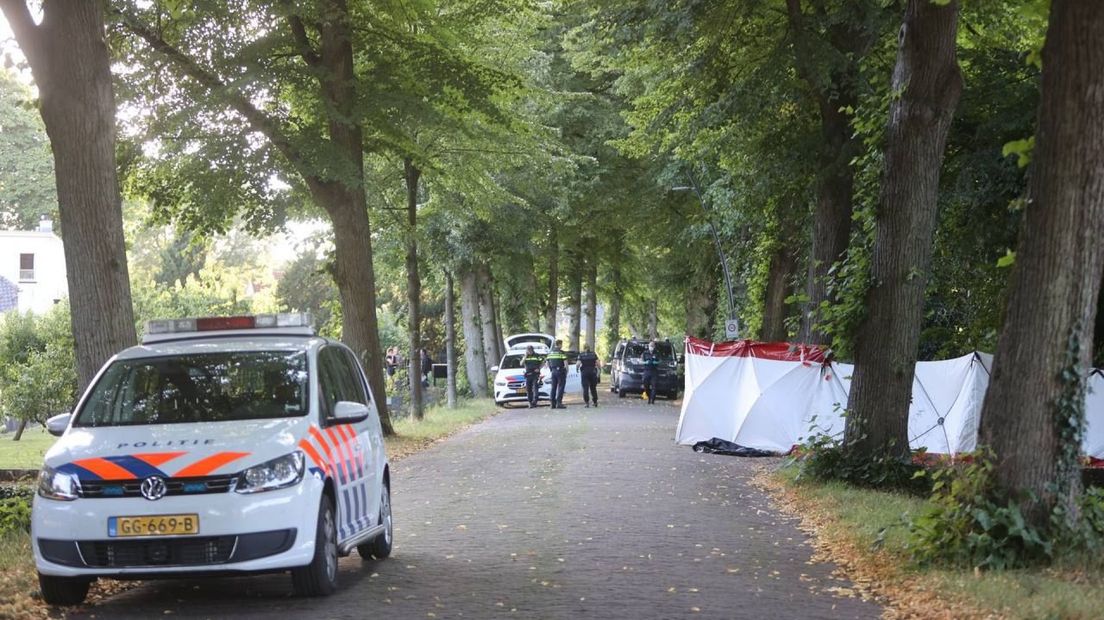 De politie onderzoekt het overlijden van een meisje in Rossum.