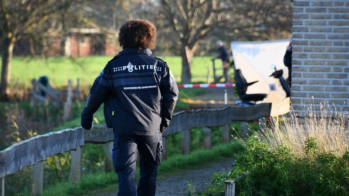 Dode man (77) gevonden in sloot in Sint-Maartensdijk