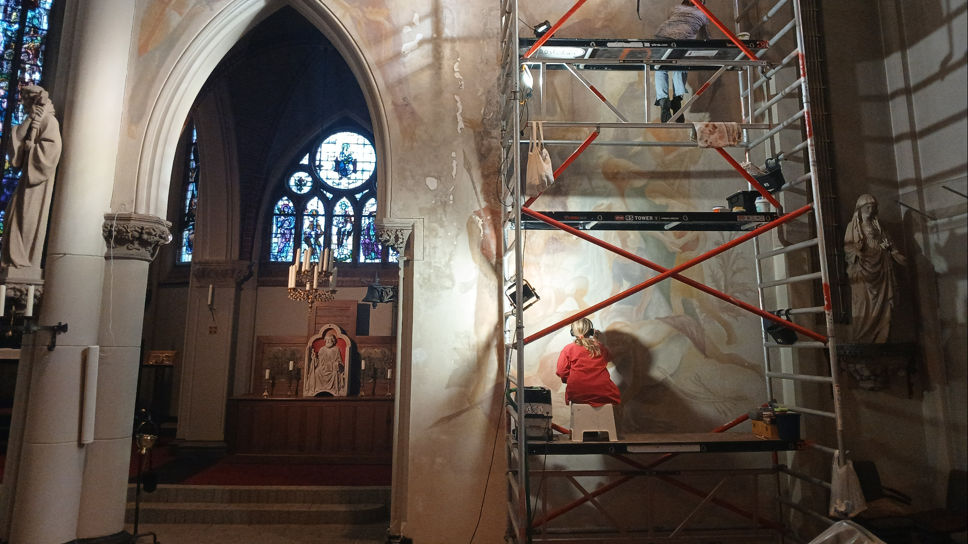Vleutense kerk heeft verborgen schat: gigantische muurschildering komt tevoorschijn