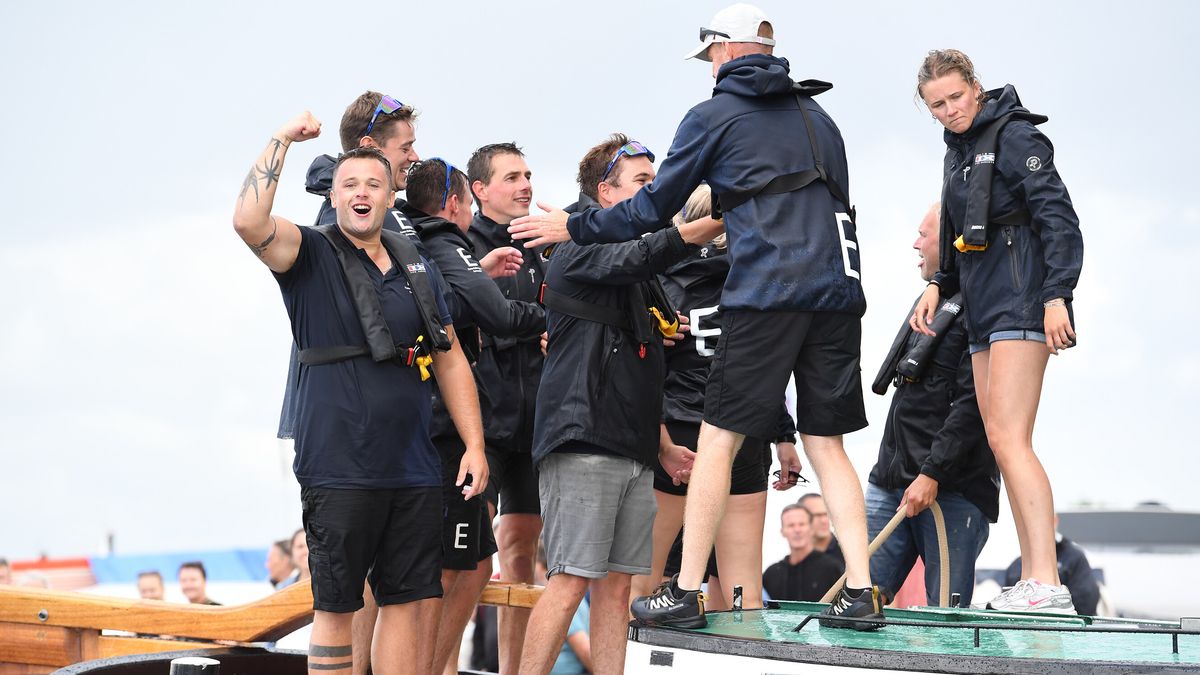 Earnewâld zeilt onbedreigd naar overwinning op thuiswater