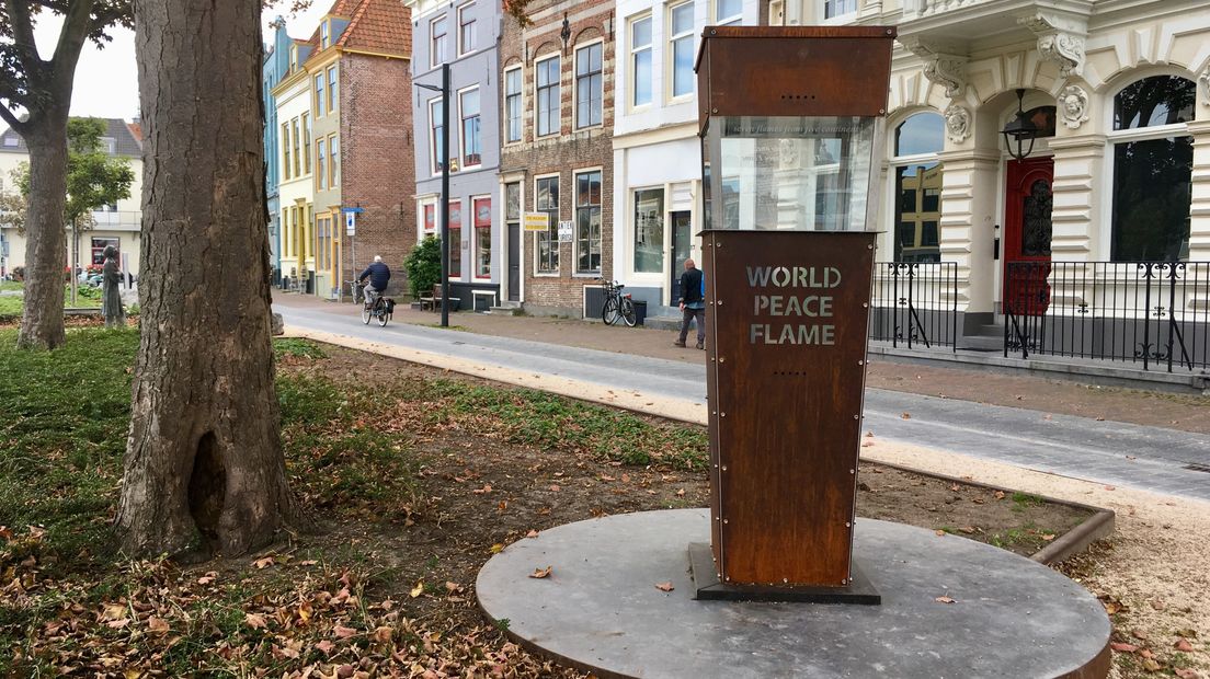 De vredesvlam in Vlissingen op het Bellamypark, vaker uit dan aan