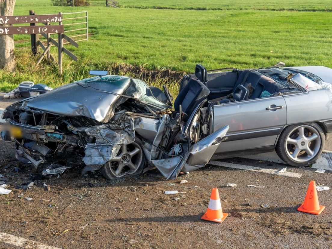 De bestuurder van de personenauto raakte bekneld