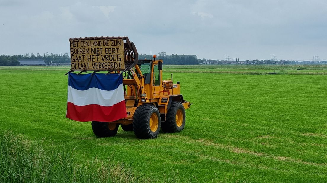 Een klein boerenprotest bij Ellerhuizen, tussen Groningen en Bedum maandag