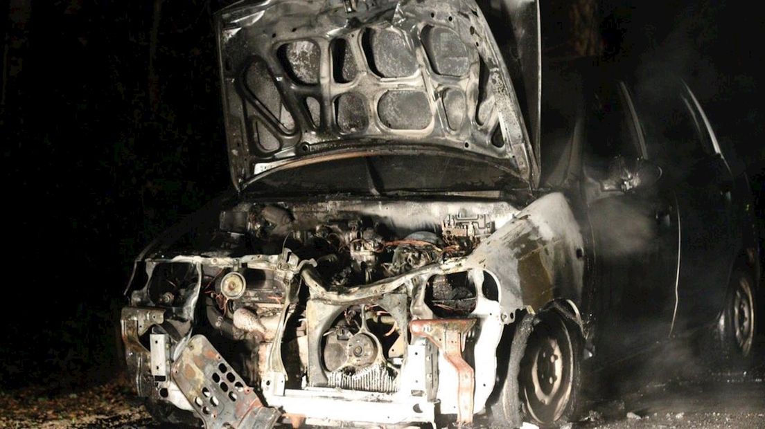 Auto uitgebrand bij camping Boekelo