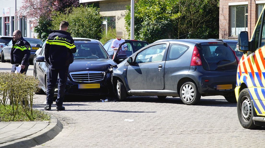 Gewonde bij frontale botsing in Deventer