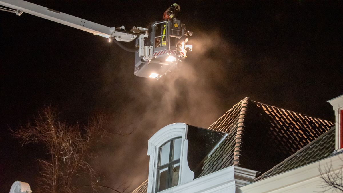 Uitslaande brand in woning en schuur Steggerda