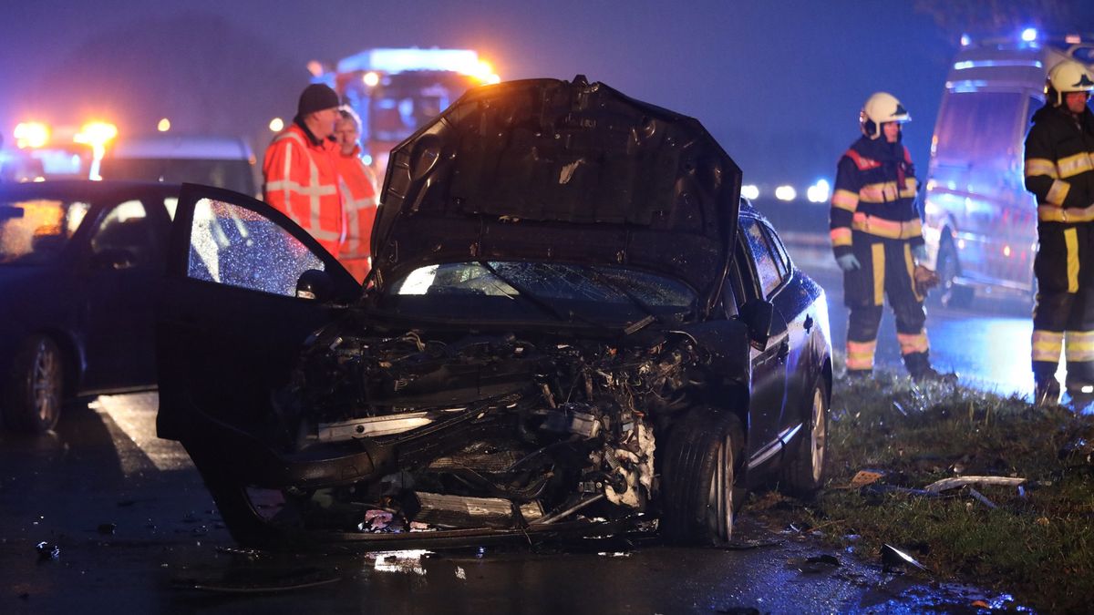 Meerdere mensen gewond bij ongeluk met vijf auto's bij Dearsum