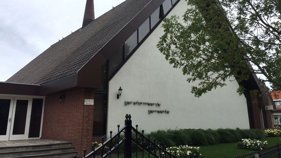 Kruiningse kerkgangers zwijgen, maar de opkomst spreekt zondag boekdelen