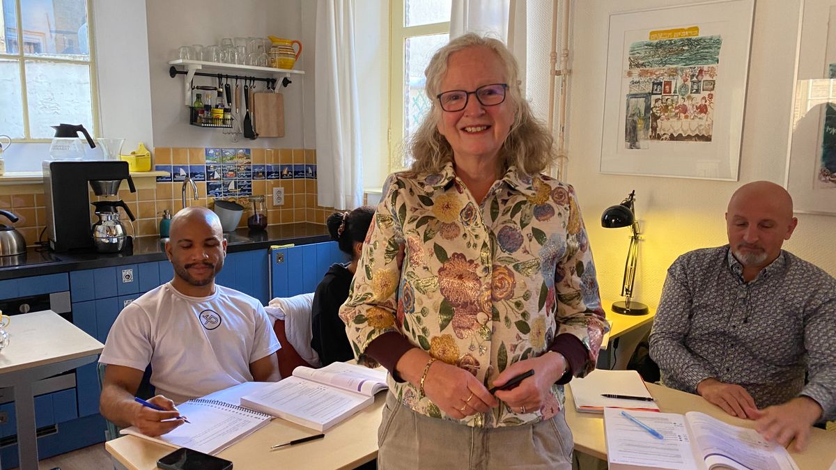 Asielzoekers krijgen in Deventer les op logeerkamer van Sanne