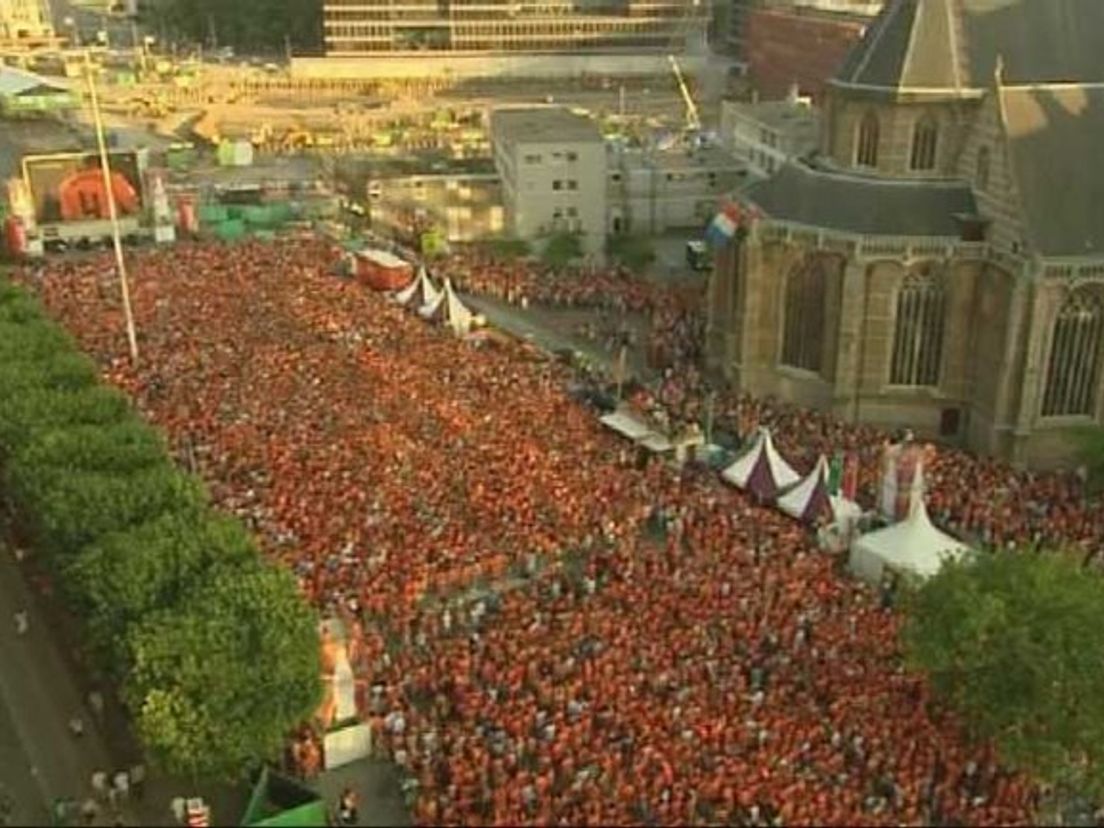 Fanzone voetbal op de Binnenrotte in Rotterdam. Archieffoto