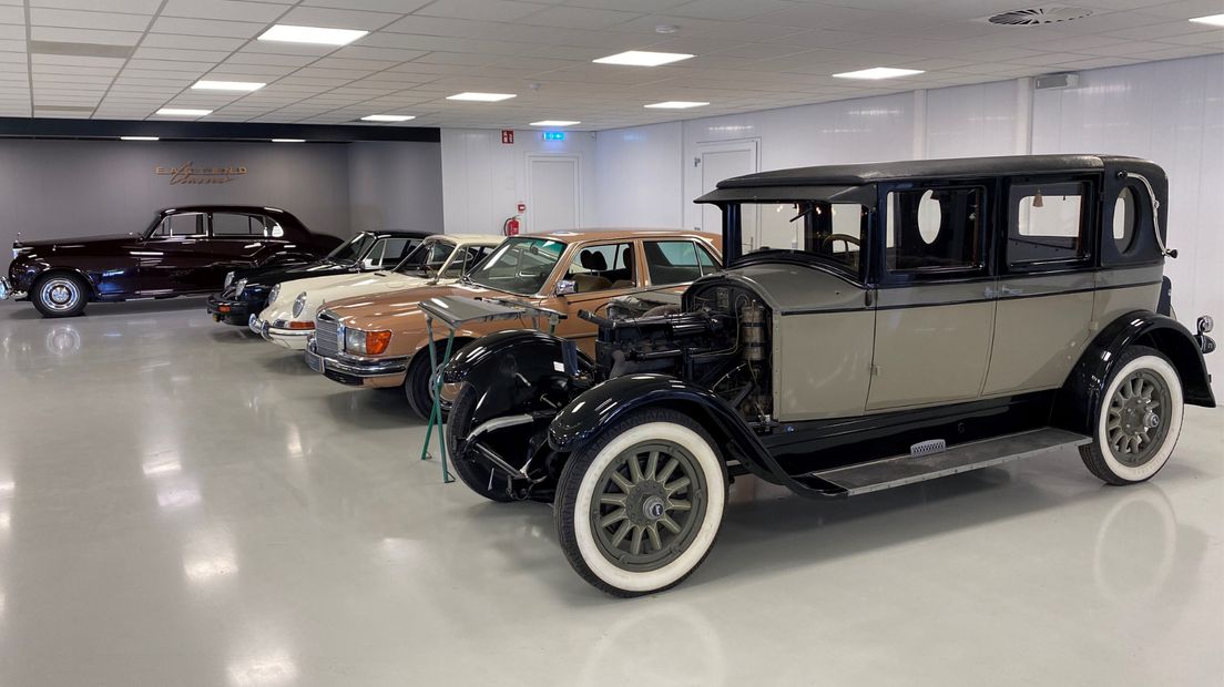Oude klassiekers op een rij met op de voorgrond een Buick uit 1926
