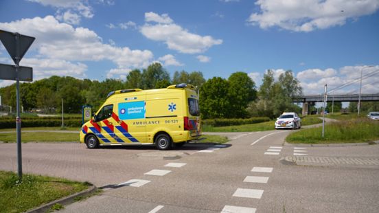 Fietser gewond bij aanrijding met auto in Kampen. Fietser gewond bij aanrijding met auto in Kampen.