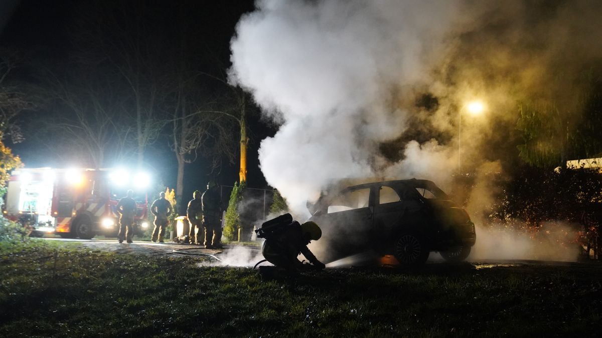 112 Nieuws: Opnieuw autobrand Deventer | Schoten gelost vanuit auto in Enschede