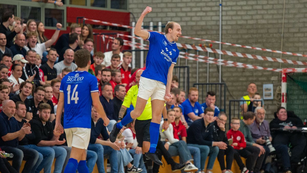 Terugkijken: de finale van het Protos Weering Zaalvoetbaltoernooi