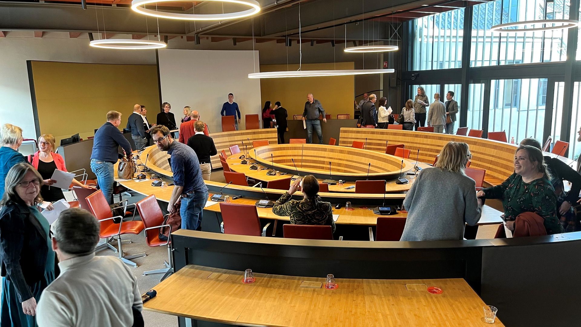 De gemeenteraad van Leeuwarden voor het eerst bij elkaar.