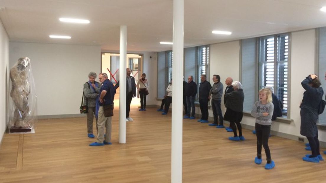 Het nieuwe museumgebouw in Zutphen opent pas over twee maanden, maar de eerste bezoekers werden zaterdag al rondgeleid.