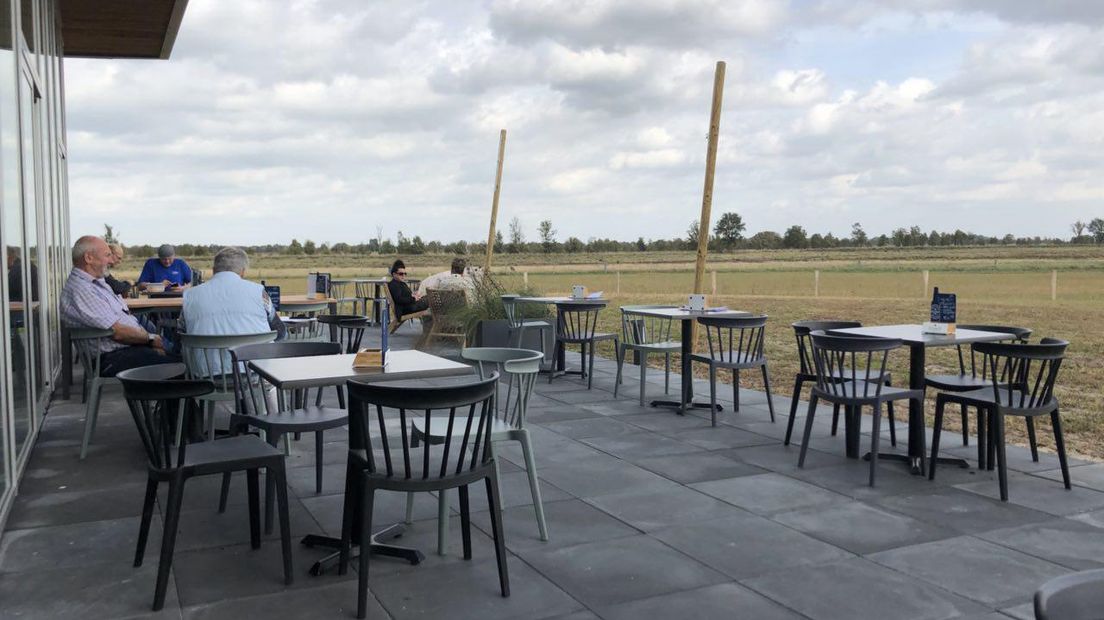 Het terras van Bij Wollegras (Rechten: Petra Wijnsema/RTV Drenthe)