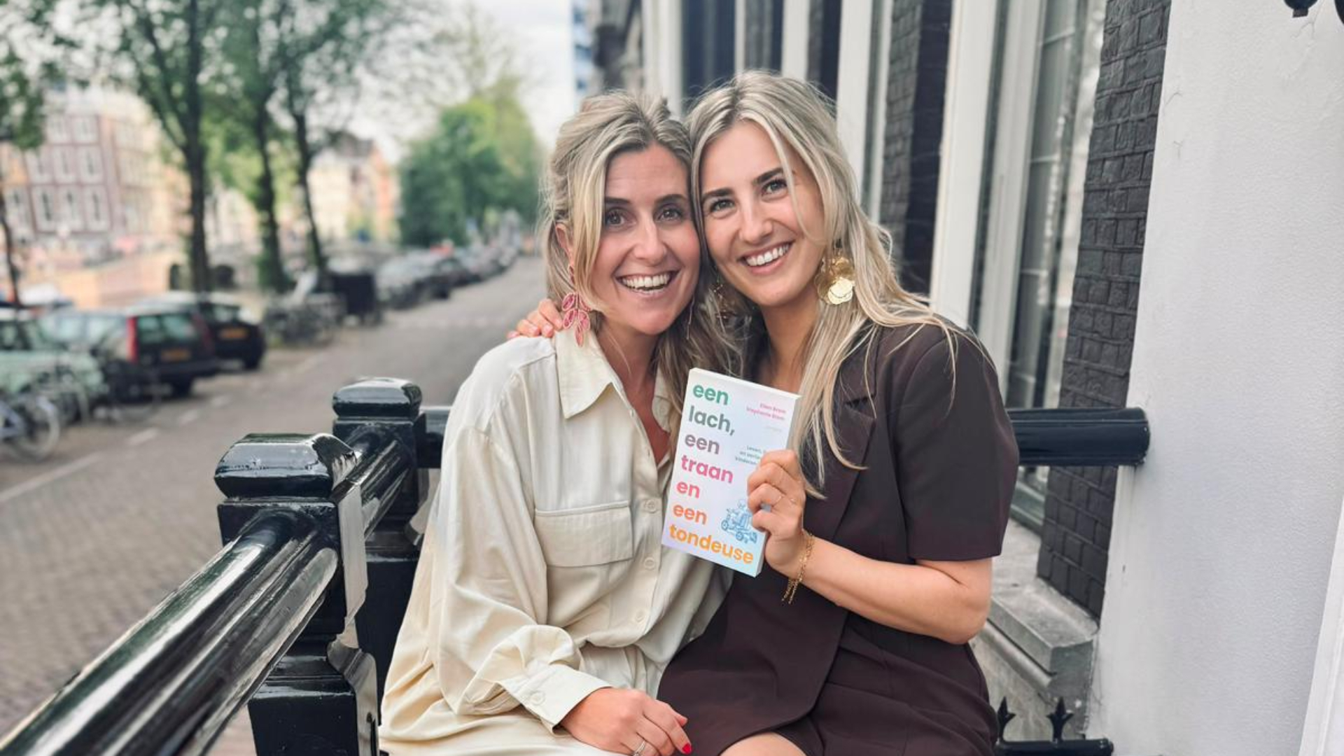 Van afscheid nemen tot een watergevecht: Stephanie en Ellen werken met kinderen met kanker