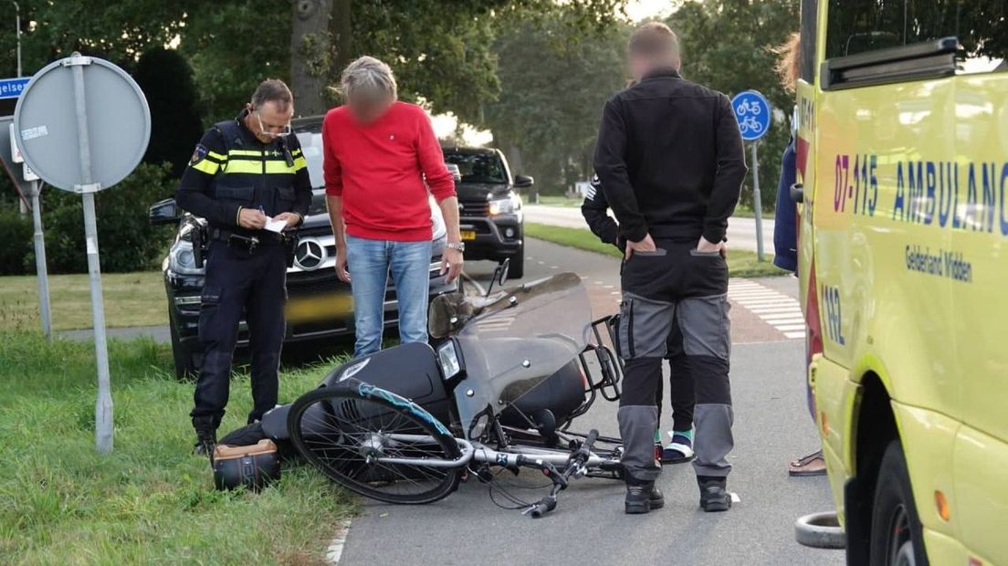 De scooter en de fiets raakten beschadigd
