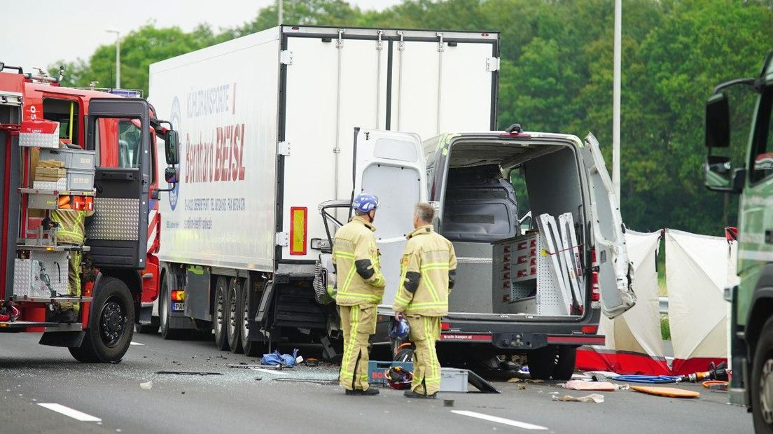 Man (45) overleden na aanrijding op A1.