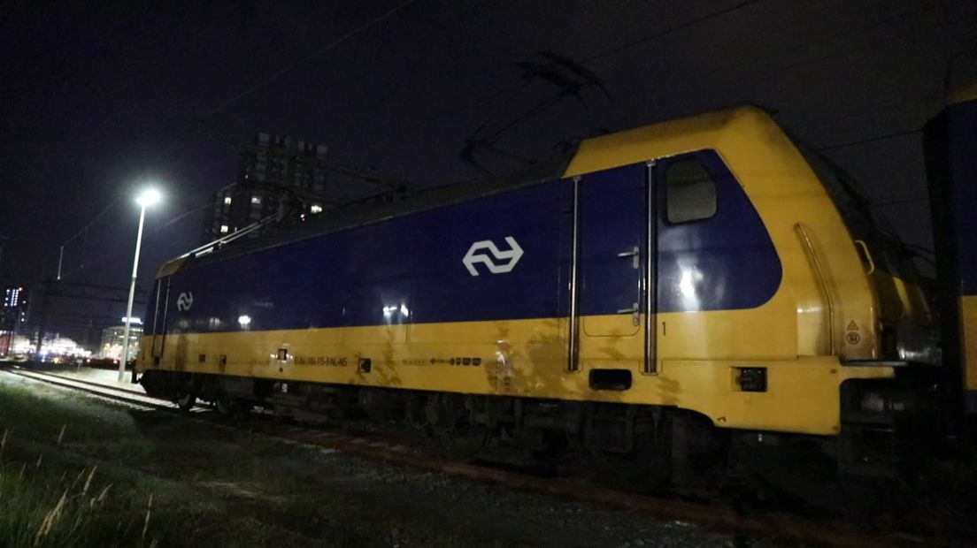 TRAXX-locomotief langs de Parallelweg bij station Hollands Spoor | Fotö: Omroep West