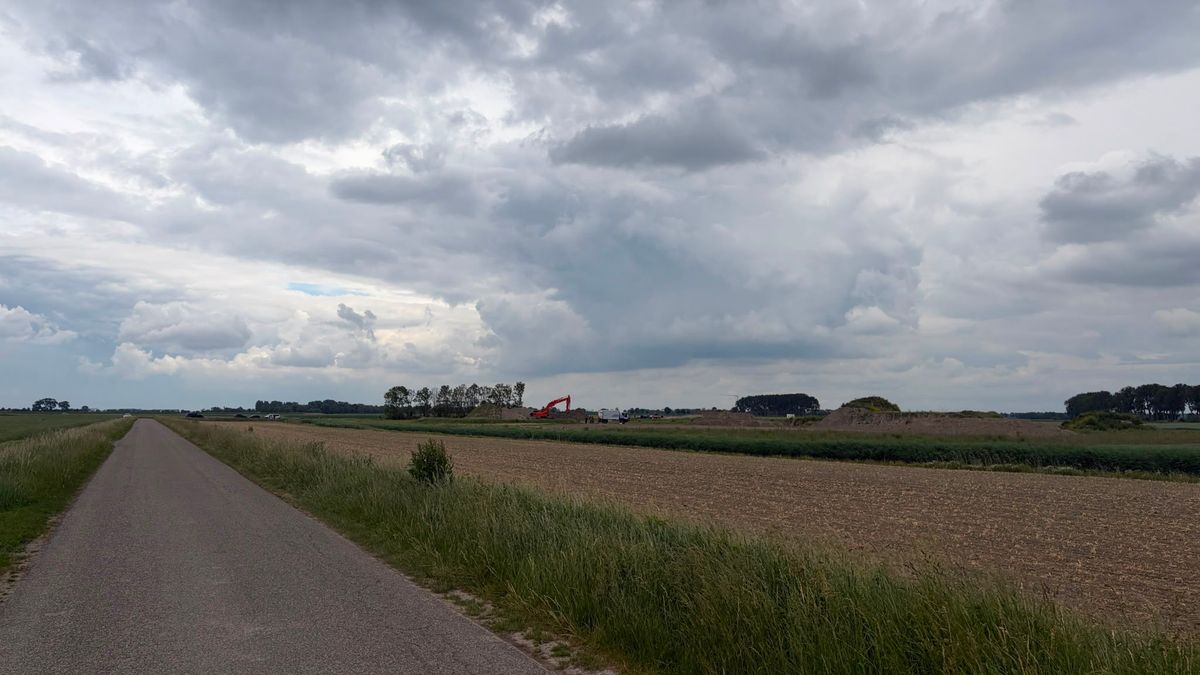 LIVE: Ontsteker bom voorzijde verwijderd • Omwonenden uit hun huis in Breskens