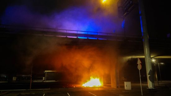 Gewonde na botsing met drie autos, bestuurder onder invloed aangehouden. Gewonde na botsing met drie autos, bestuurder onder invloed aangehouden.