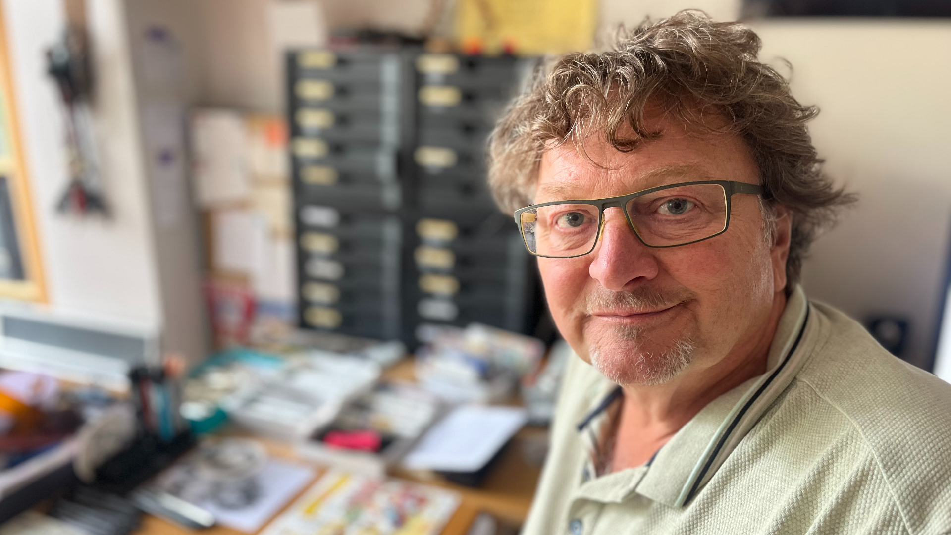 Jan bedankt Nieuwegeinse vrijwilligers met humorvolle karikaturen