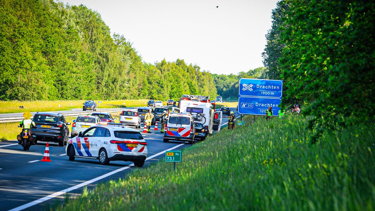 Camper in de brand op N31 bij Drachten