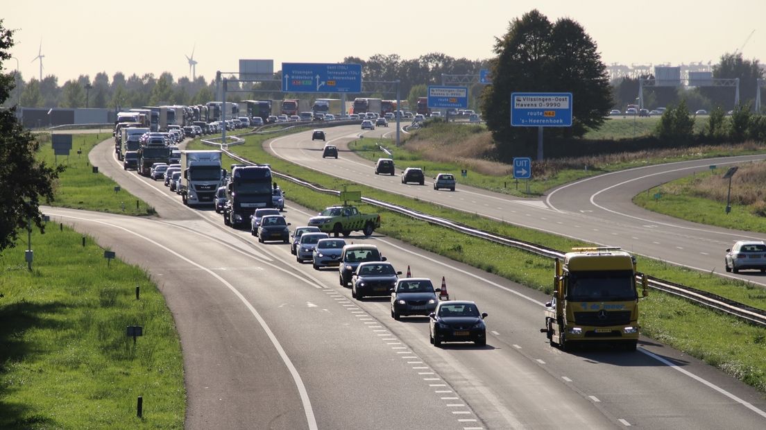 Door het ongeluk ontstond een file op de A58