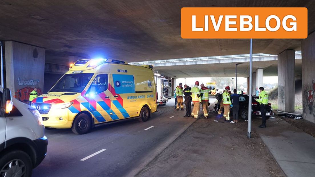 Bij een eenzijdig ongeval in Hattem raakte een bestuurder gewond.