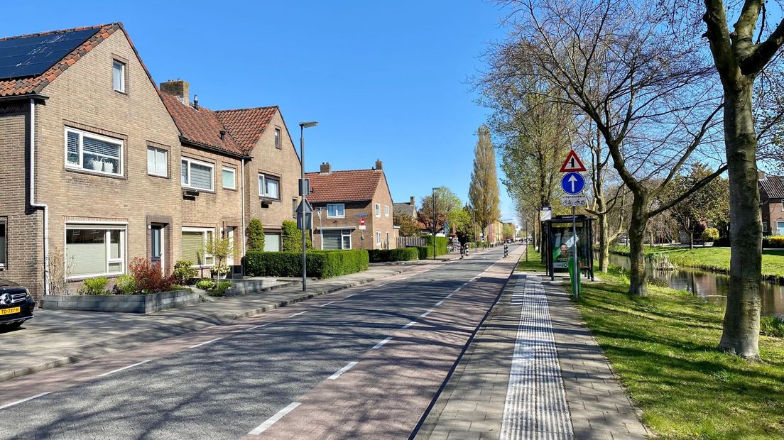 De oude huizen hebben hetzelfde "ritme" als de nieuwe: puntdak, plat dak, puntdak.