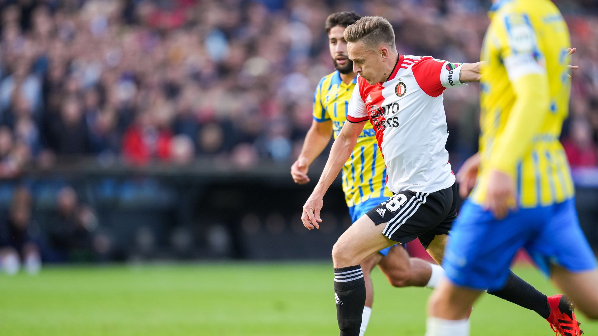 TERUGLEZEN: Feyenoord-RKC Waalwijk (2-2) - Rijnmond