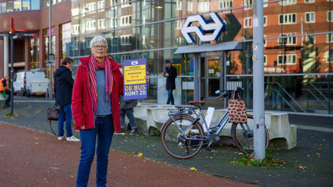 Bets Beltman, een van de leden van het comité 'Bus komt Zo'