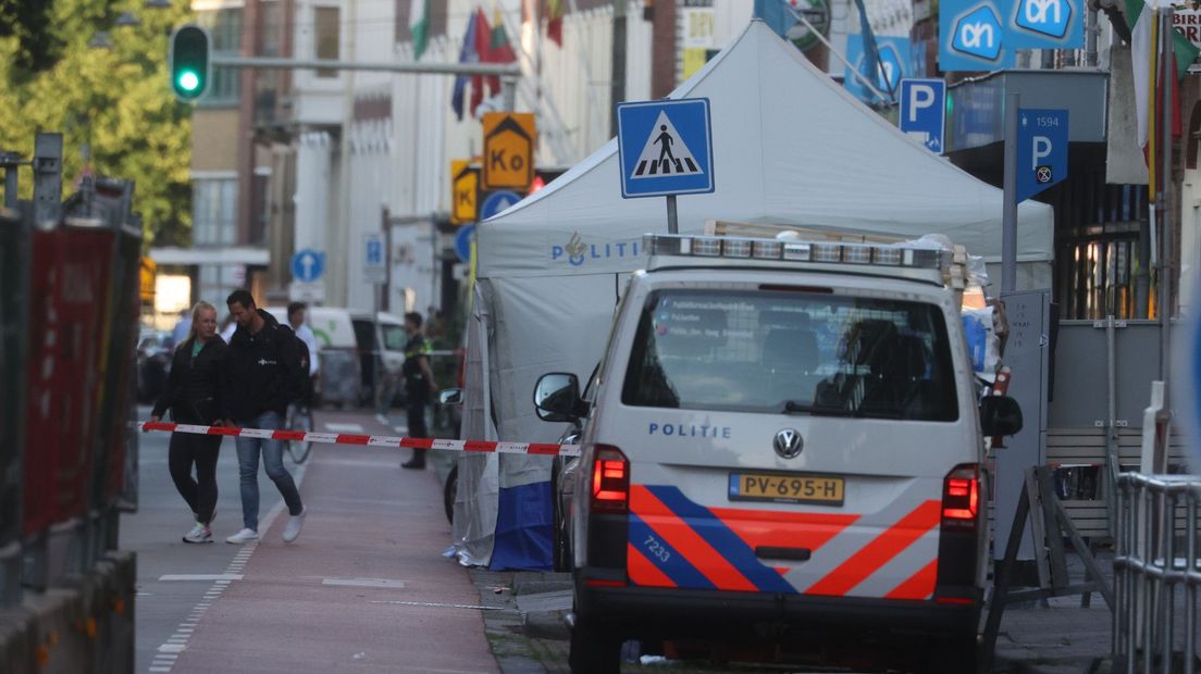 Op straat stonden politietenten