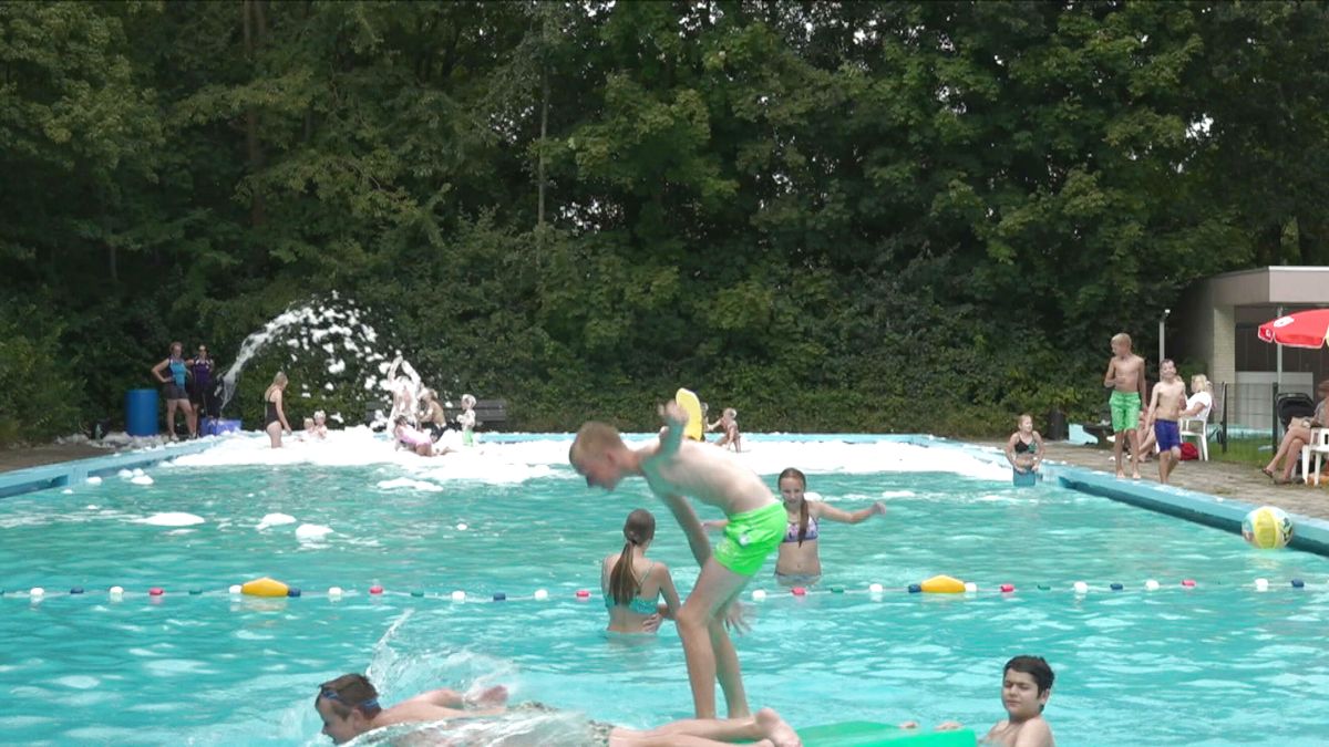 Kollum, Buitenpost en omgeving in actie voor zwembad It Paradyske: 