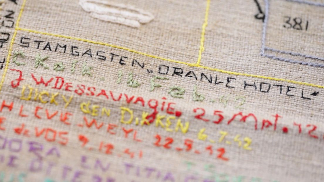 Een van de borduurwerken die vrouwelijke gevangenen maakten in het Oranjehotel