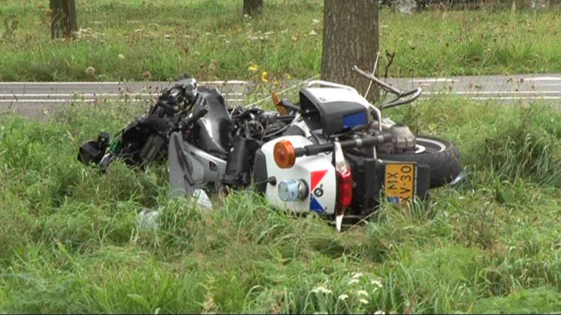 Op de Arnhemseweg (N335) tussen Didam en Beek (in de gemeente Montferland) is zaterdagmiddag een motoragent om het leven gekomen.De 29-jarige agent was met sirene en zwaailichten op weg naar een ander ongeval waar hij zou assisteren.