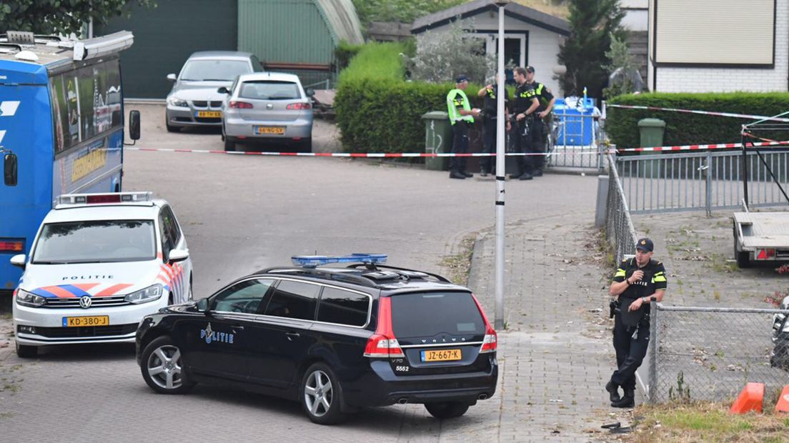 Politie op de plek van de schietpartij in Alphen aan den Rijn