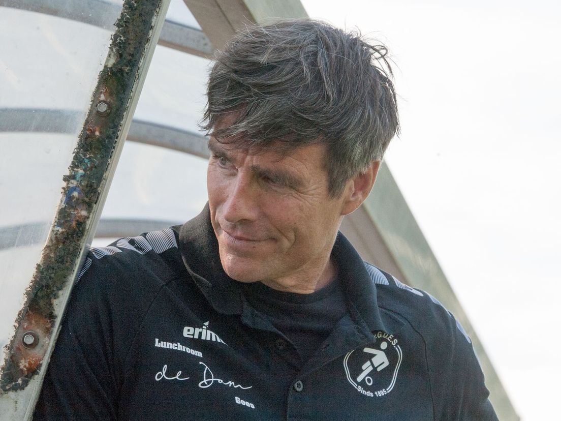 Dennis de Nooijer als trainer van GOES