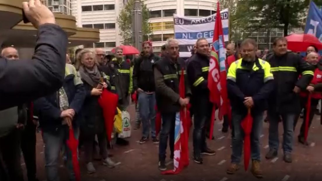 Medewerkers van Damco Aldel en ESD-SIC tijdens de manifestatie in Den Haag