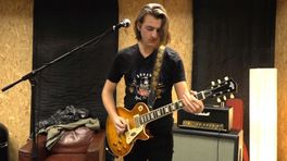 Gitarist Meryn (18) maakt nu al kans op internationale prijs: 'Op het podium voel ik me thuis'