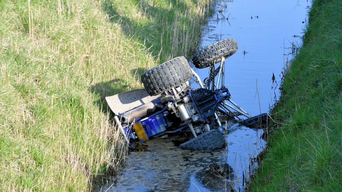 Man belandt met quad in sloot